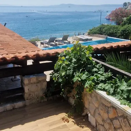 With Pool And Διαμέρισμα