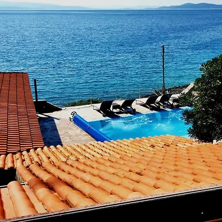 Apartment Bellavista With Pool And Beach トロギール